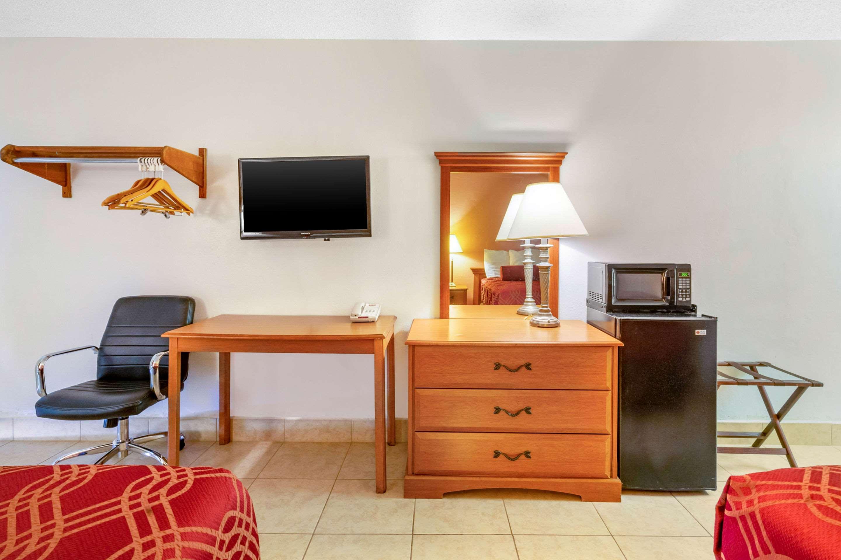 Econo Lodge North Норт-Форт-Майерс Экстерьер фото
