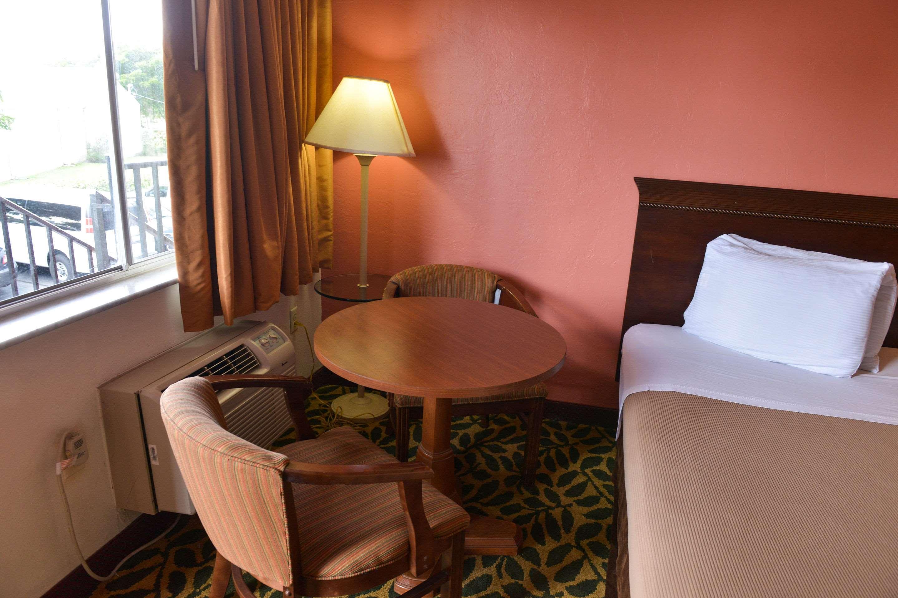 Econo Lodge North Норт-Форт-Майерс Экстерьер фото